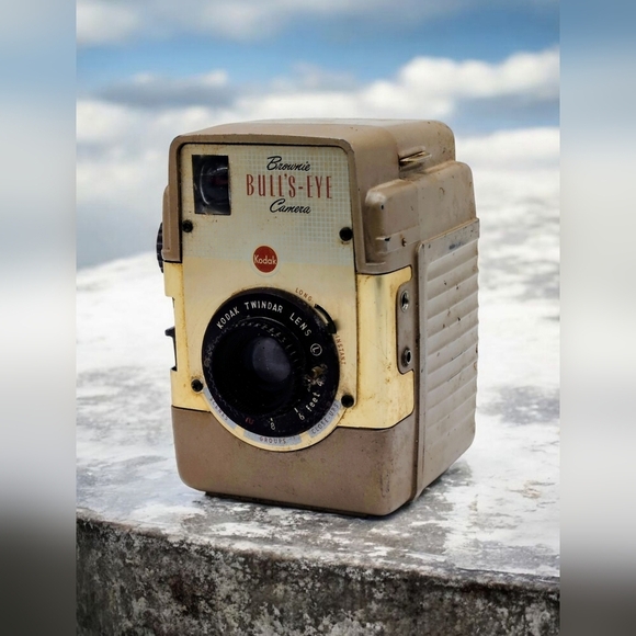 Kodak Brownie Bull's-Eye Camera - Vintage Tan Gold - Picture 1 of 9